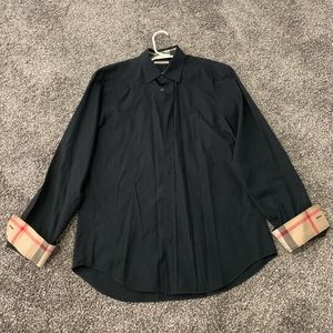 Men’s Burberry button up size medium like new!